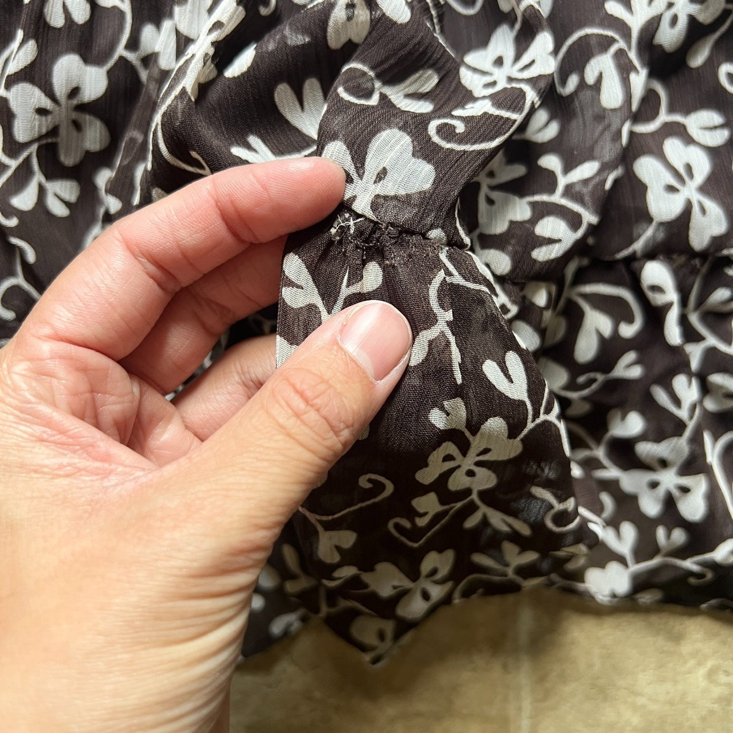 Womens Midi Skirt Size 8 Chocolate Brown Clover Leaf Pattern Flowy