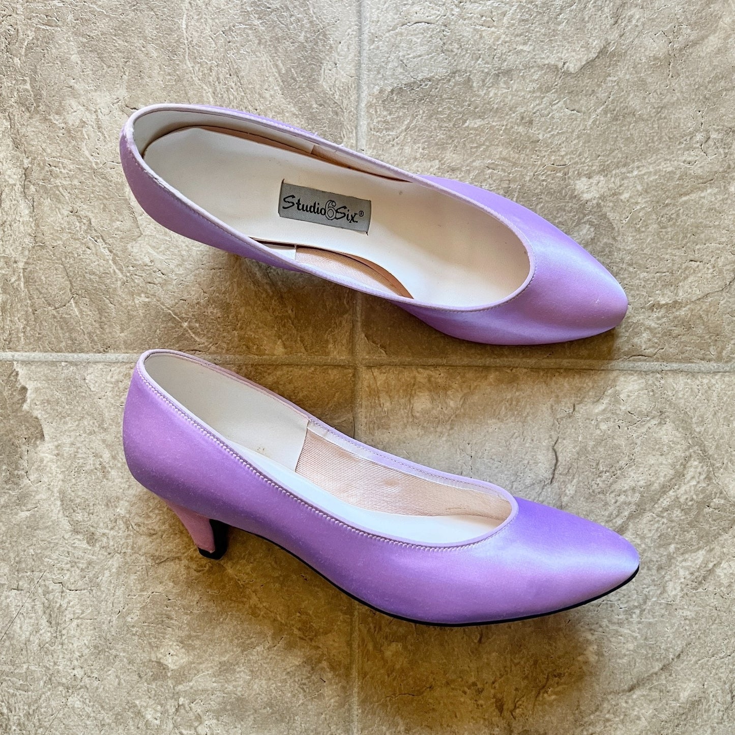 Vintage 80s Studio Six Womens Satin Kitten Heels Size 9 Lavender Purple Shiny Prom Party Wedding Bridesmaid Fairy Princess