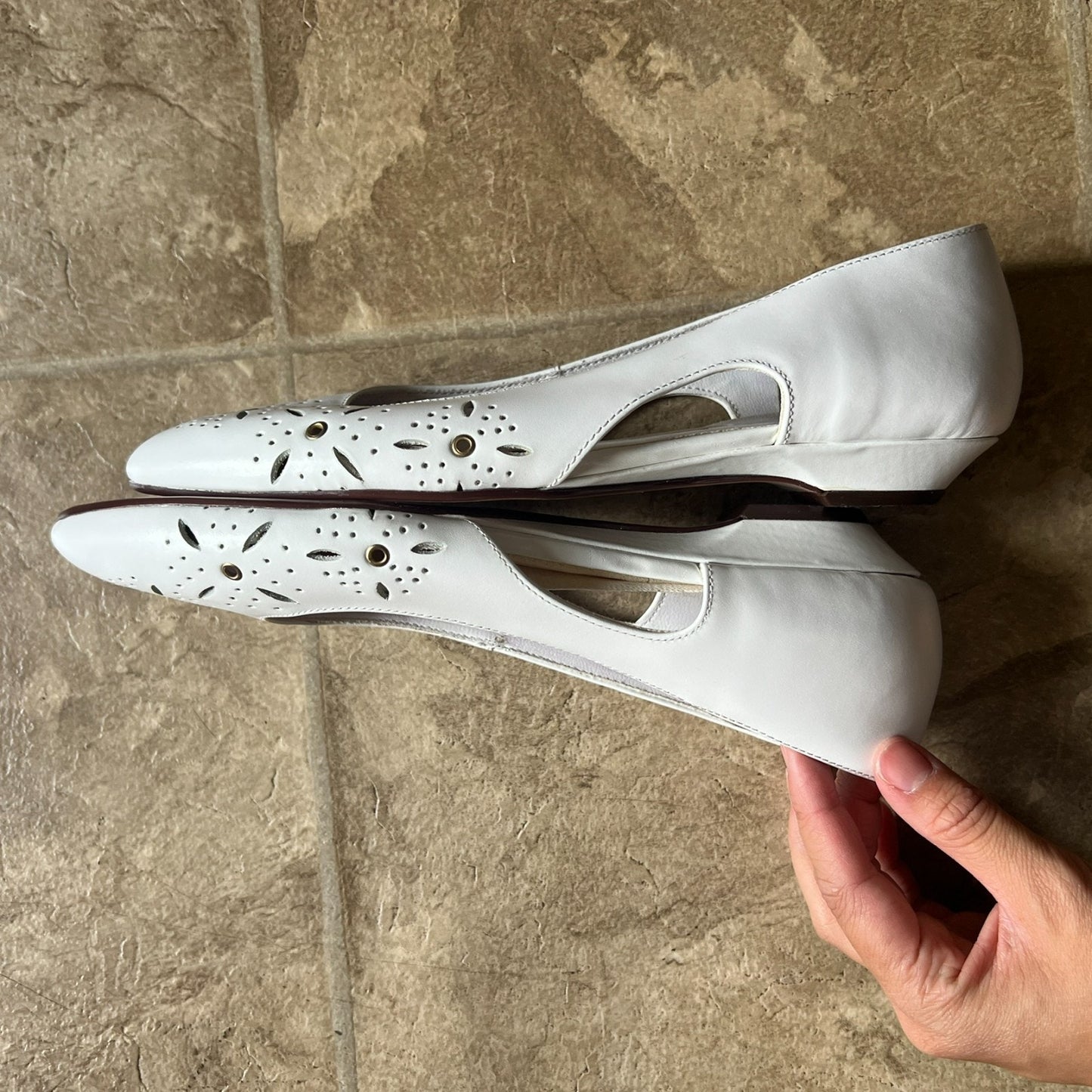 Vintage Westies Womens Ballet Flats Size 6 White Leather Cut Out Accents Dainty