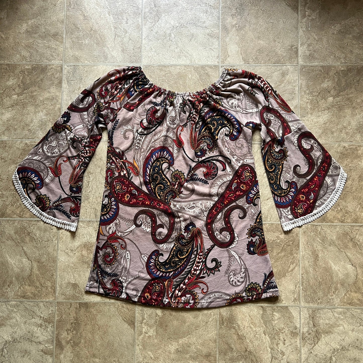 Win Win Womens Flare Sleeve Top Size S-M Beige Multi-color Paisley Crochet
