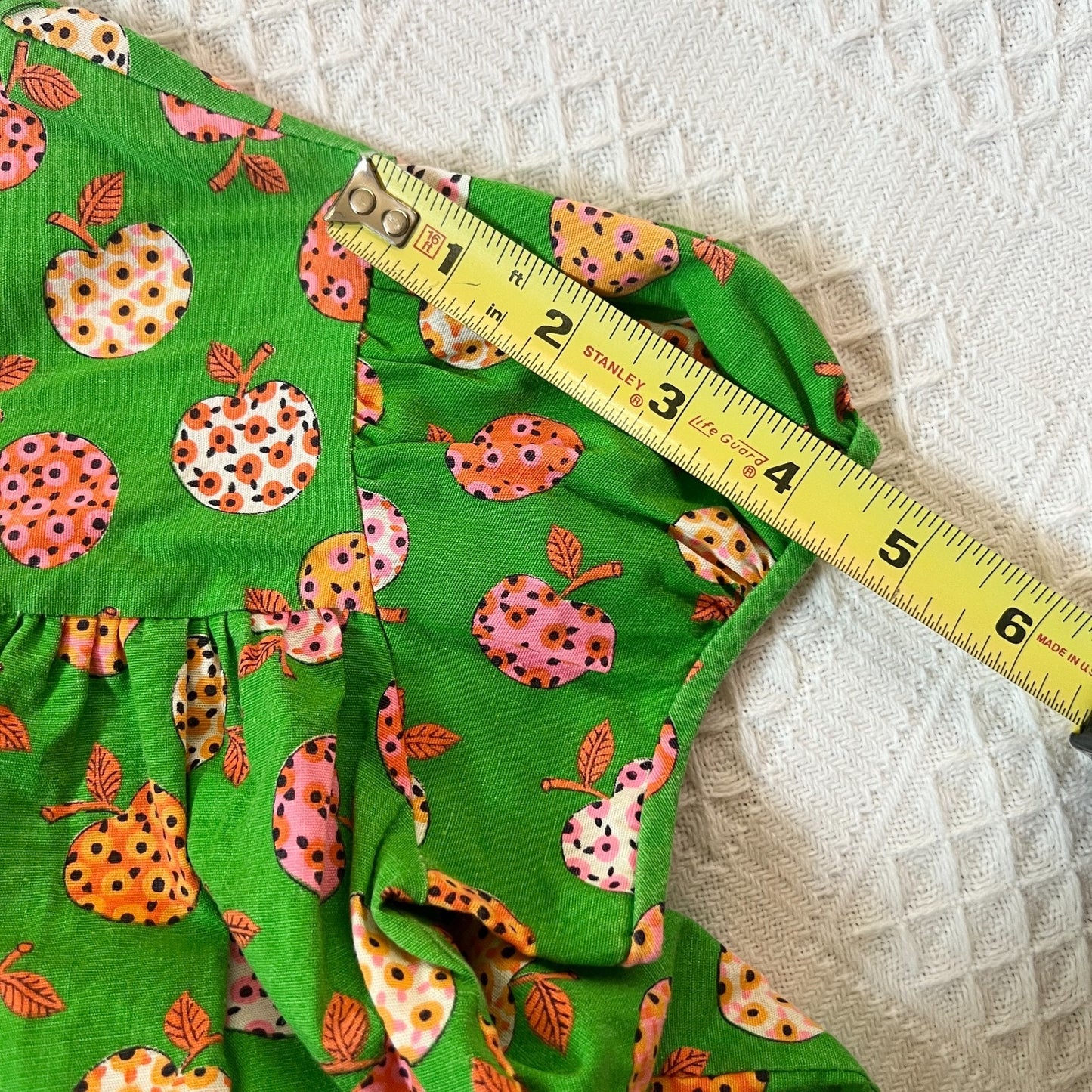 Vtg 70s Babydoll Dress Green Floral Apple Fruit Print Whimsical Kitschy Artsy