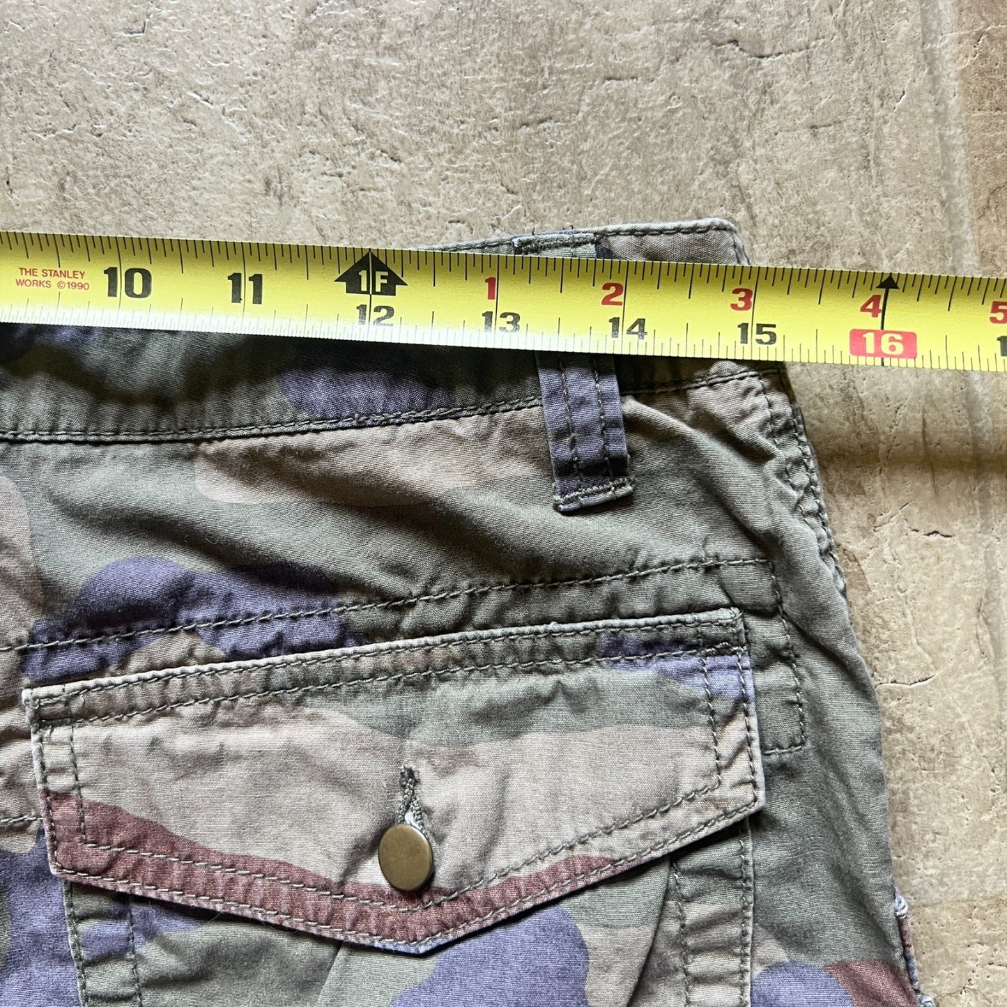 London Jeans Cargo Camo Shorts Size 4 Y2K Grunge Utility Outdoor Hiking Camping