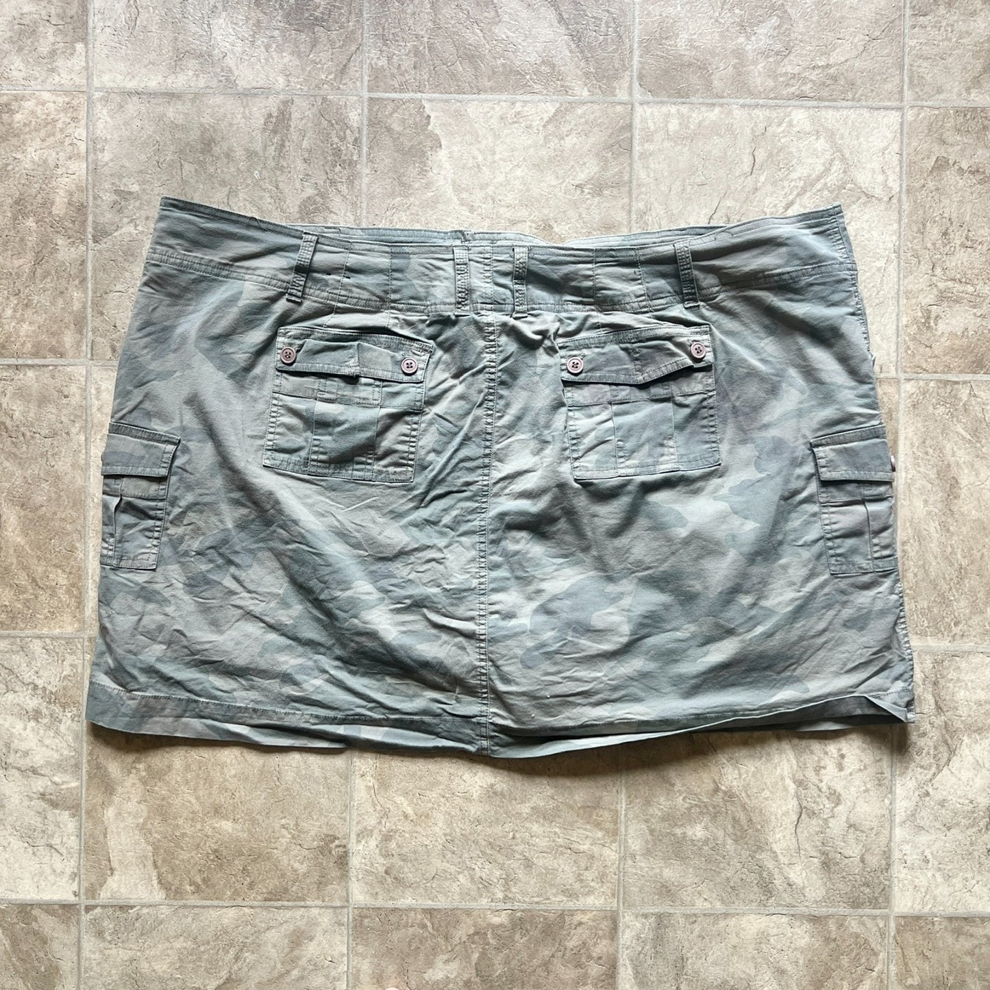 Vintage Y2K Fashion Bug Mini Camo Cargo Skort 28W Grunge Utility Outdoor Punk