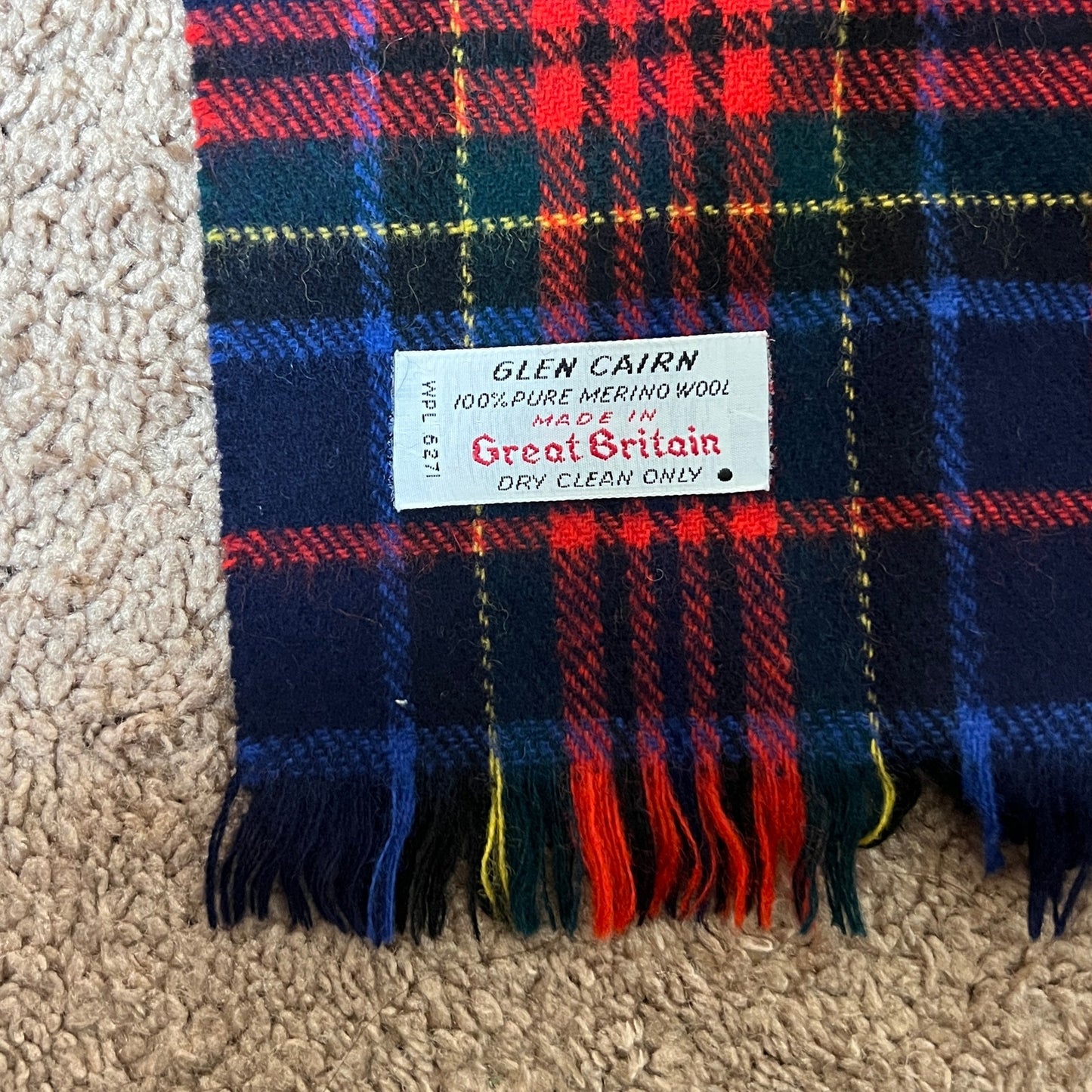 Vtg Glenn Caire 100% Merino Wool Tartan Plaid Scarf Holiday Classic Made in Great Britain