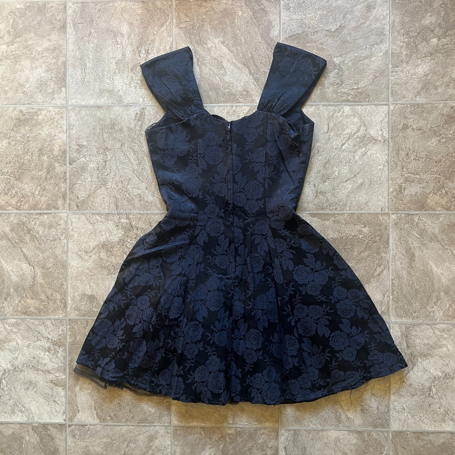 Vintage Roberta Womens Black Floral Jacquard Dress Fit & Flare Scalloped Neckline Tulle Lining Goth Romantic Feminine Whimsigoth Rockabilly