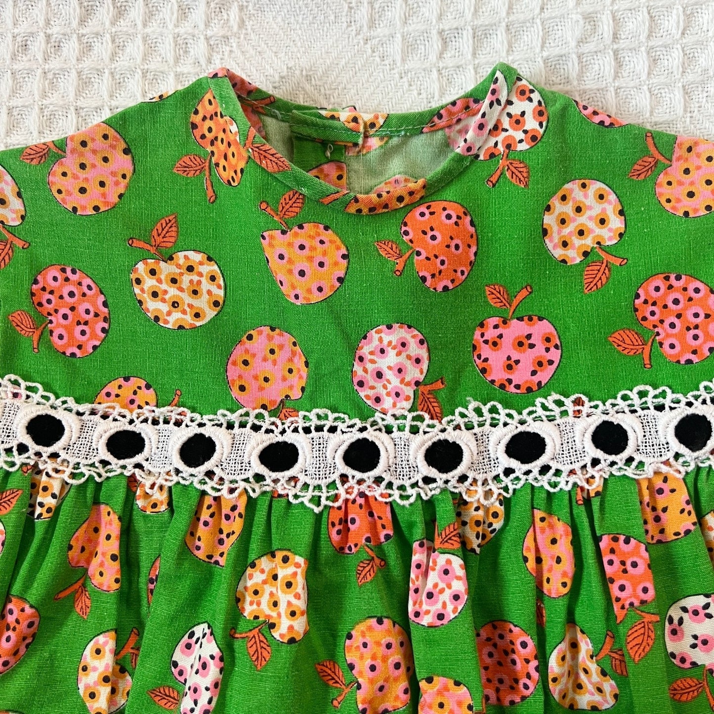 Vtg 70s Babydoll Dress Green Floral Apple Fruit Print Whimsical Kitschy Artsy