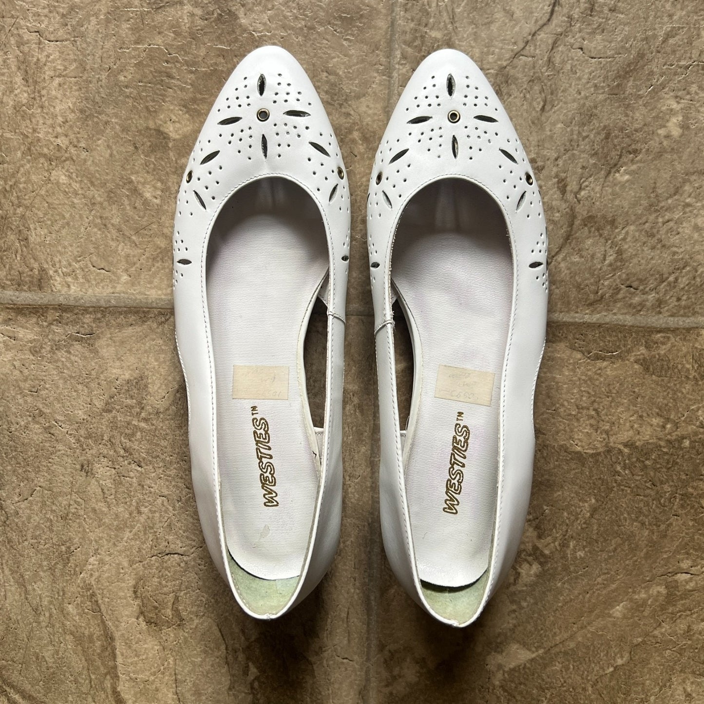 Vintage Westies Womens Ballet Flats Size 6 White Leather Cut Out Accents Dainty