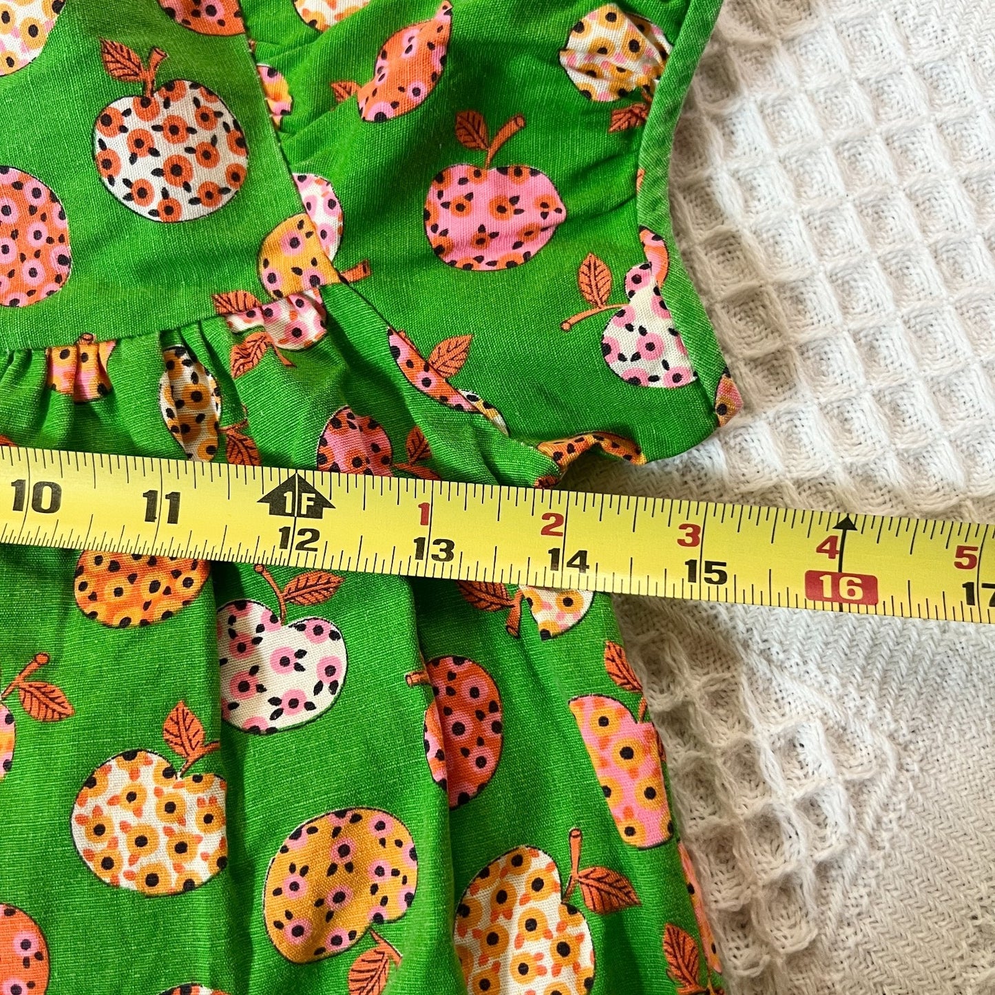 Vtg 70s Babydoll Dress Green Floral Apple Fruit Print Whimsical Kitschy Artsy