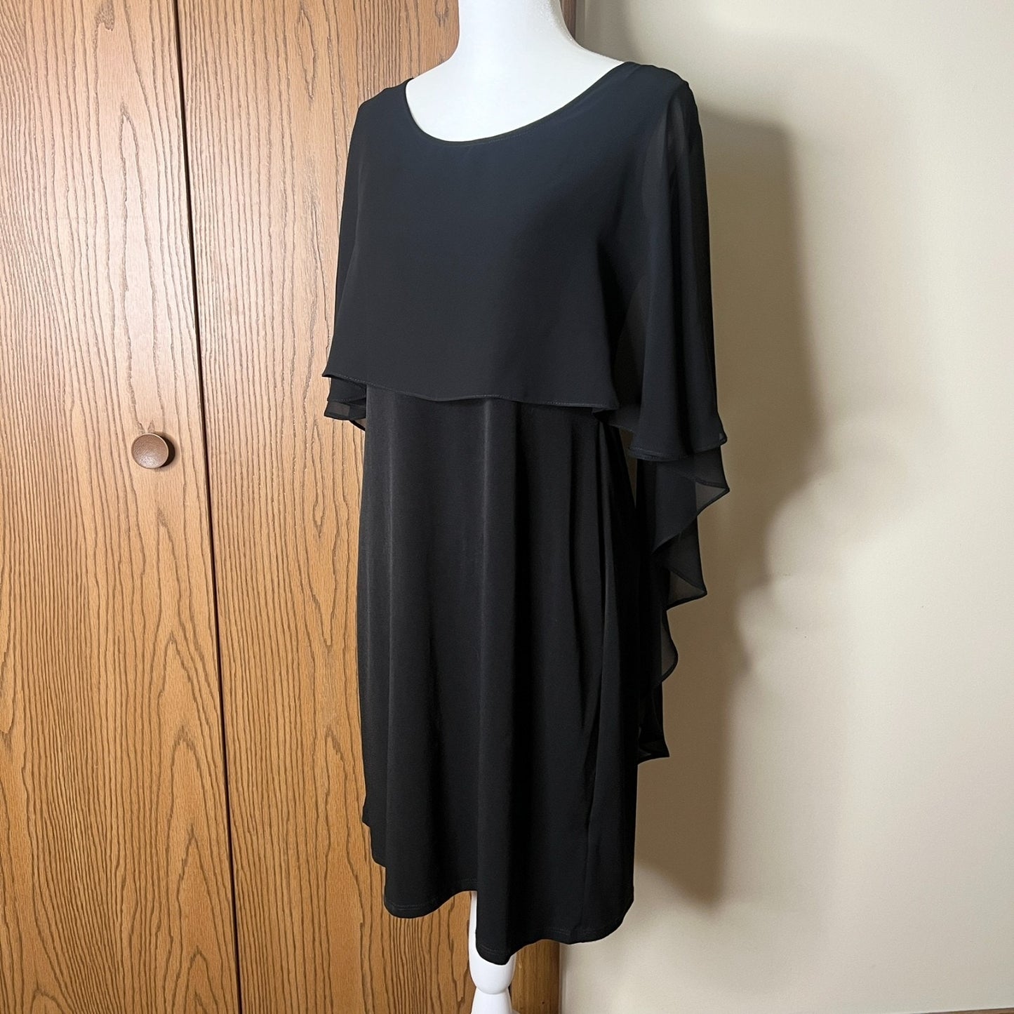 Glamour Womens Black Capelet Dress Size 4P Sheer Overlay Holiday Formal Wedding Cocktail Evening Goth