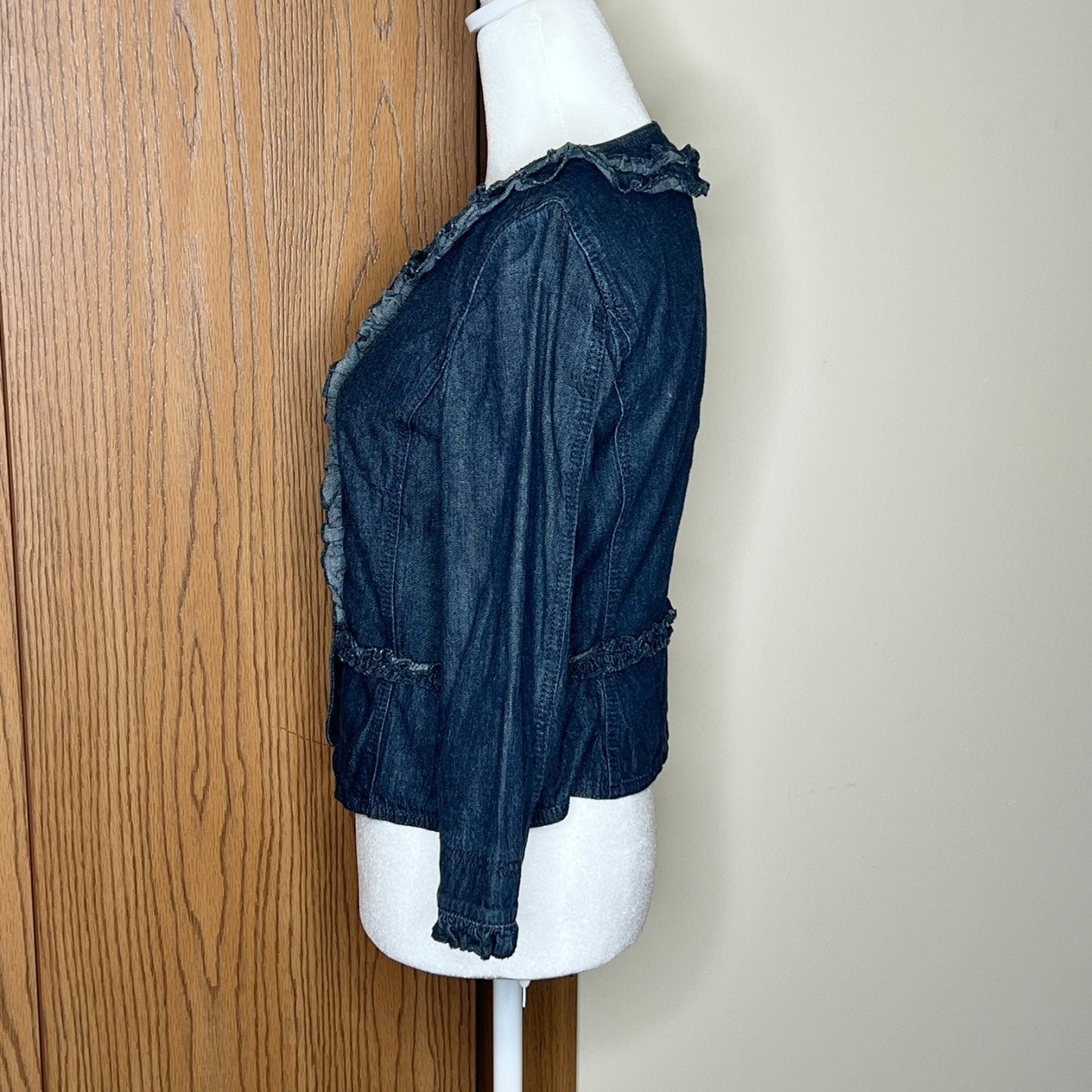 Ann Taylor Denim Ruffled Jacket Size 2P Y2K Office Siren Preppy Feminine Classic Formal