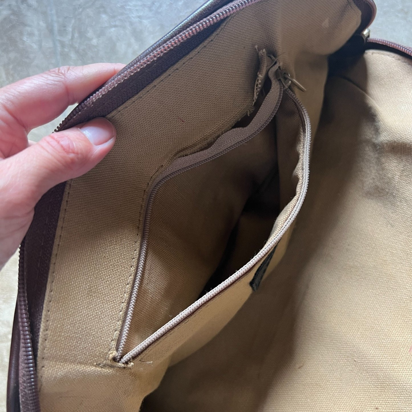 Vintage Liz Claiborne Womens Leather Handbag Tan Brown Full Zip Classic Timeless