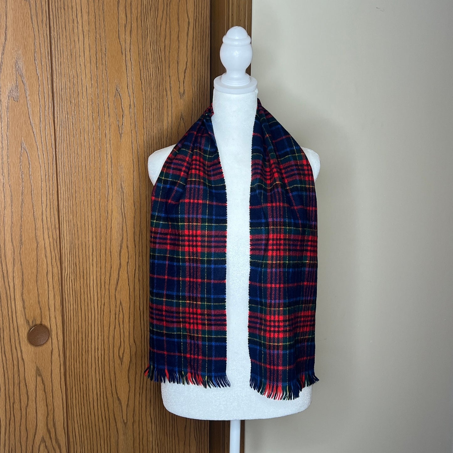 Vtg Glenn Caire 100% Merino Wool Tartan Plaid Scarf Holiday Classic Made in Great Britain