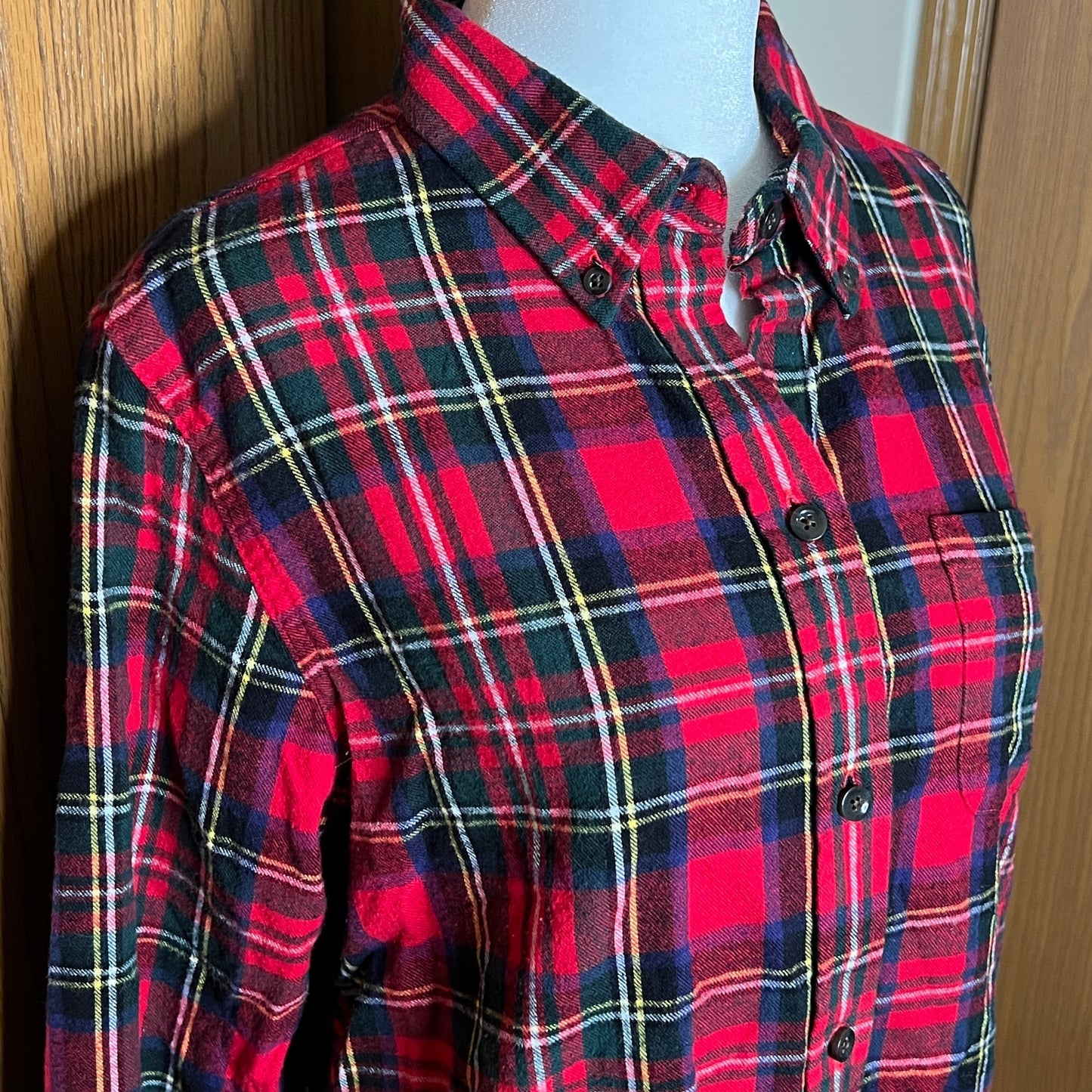 L.L. Bean Womens Scotch Plaid Flannel Shirt M Red Holiday Christmas Classic Cabincore