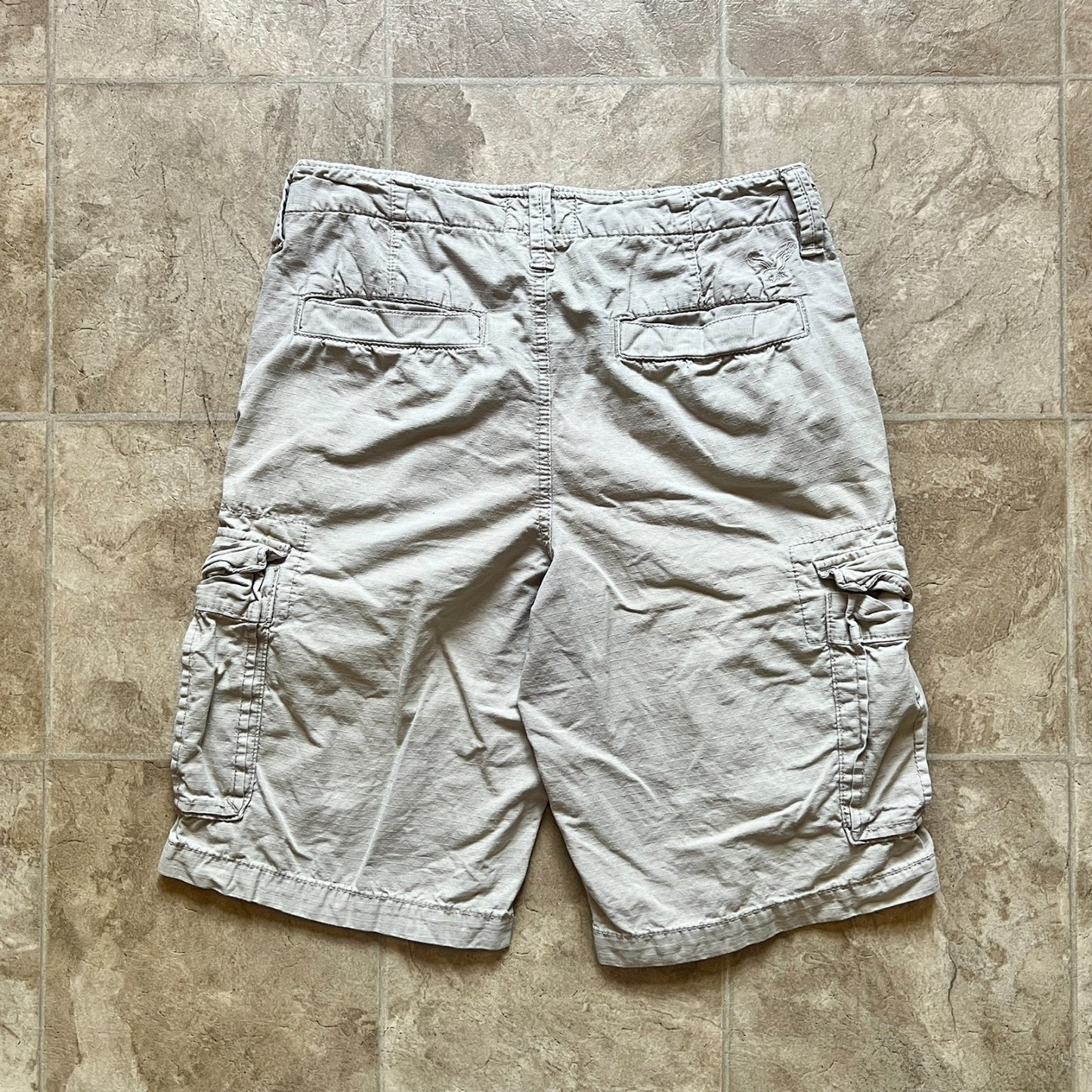 American Eagle Mens Longboard Cargo Shorts Size 28 Tan Baggy