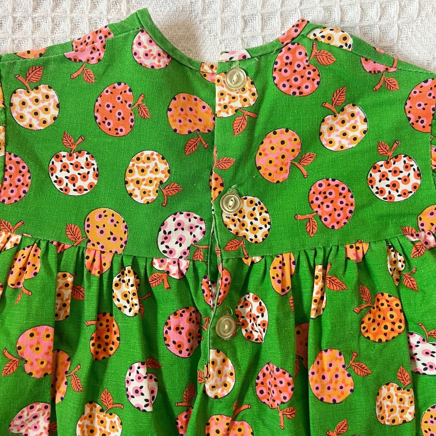 Vtg 70s Babydoll Dress Green Floral Apple Fruit Print Whimsical Kitschy Artsy